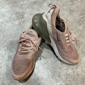 Women Nike 270s